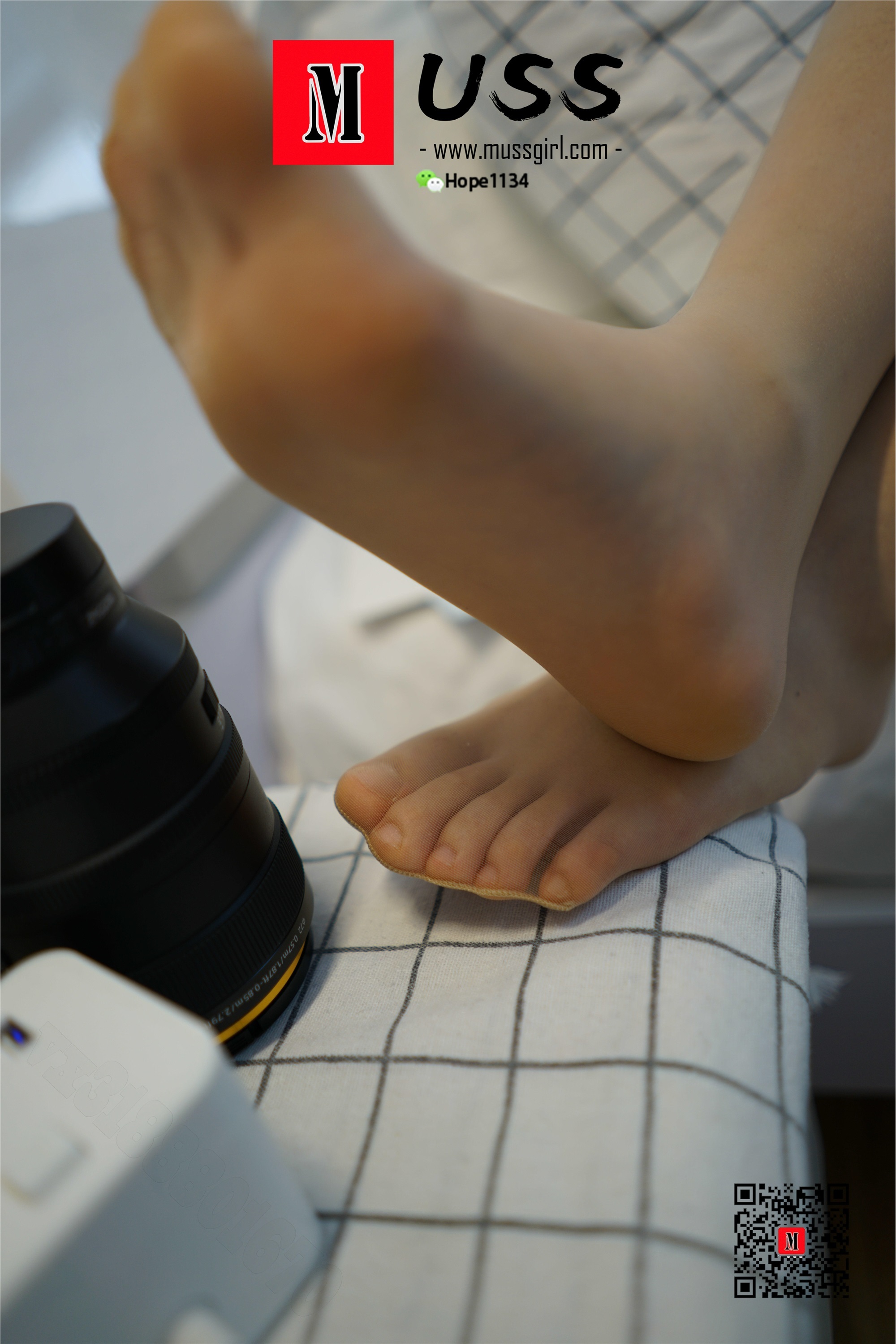 MussGirl慕丝女郎  NO.040 女神的古典美足与裸色薄丝－浪漫满屋